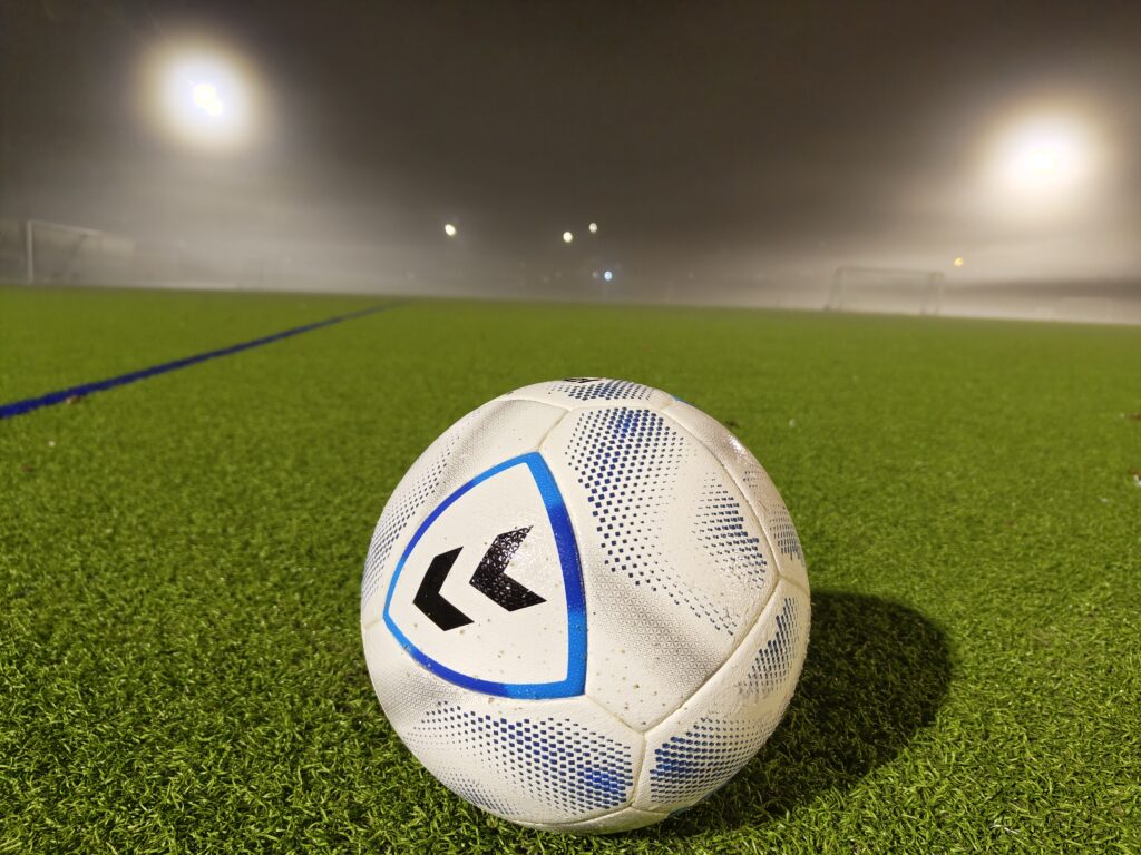 Ball im Nebel